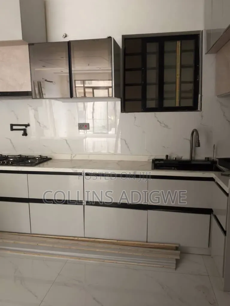 2bdrm Apartment in Lekki Phase 1 for sale