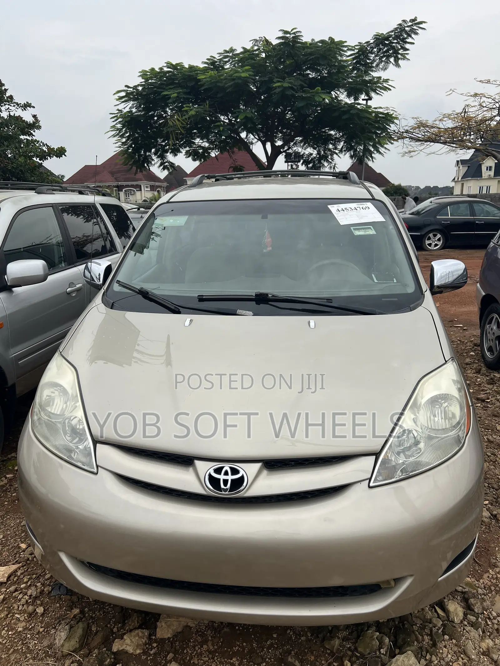 Toyota Sienna LE FWD 2006 Gold