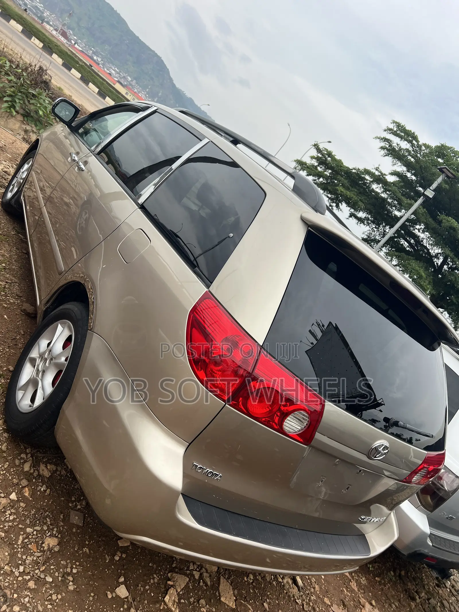 Toyota Sienna LE FWD 2006 Gold