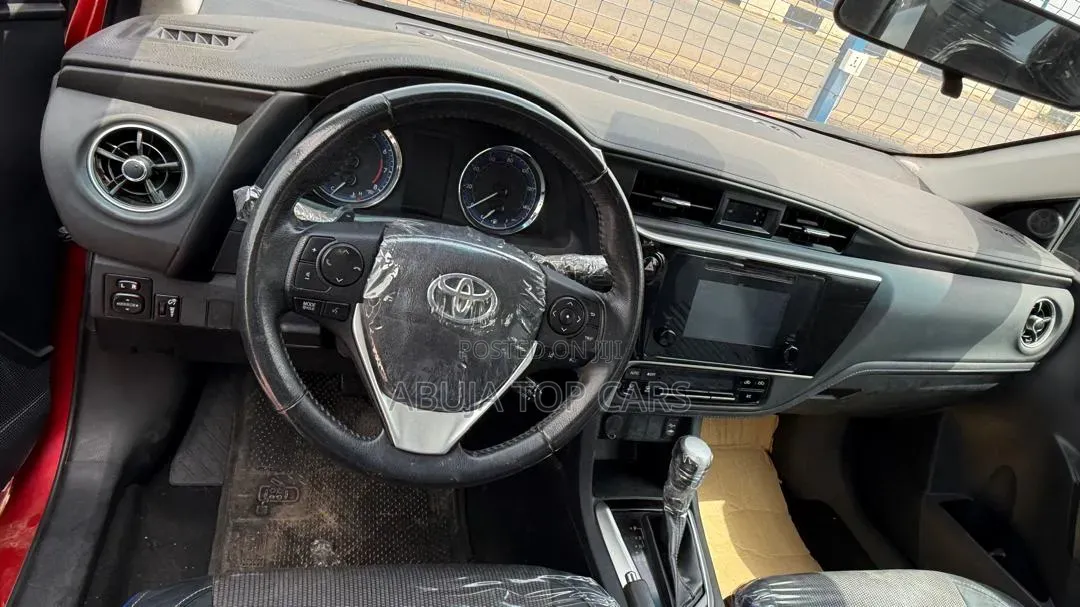 Toyota Corolla SE (1.8L 4cyl 2A) 2018 Red