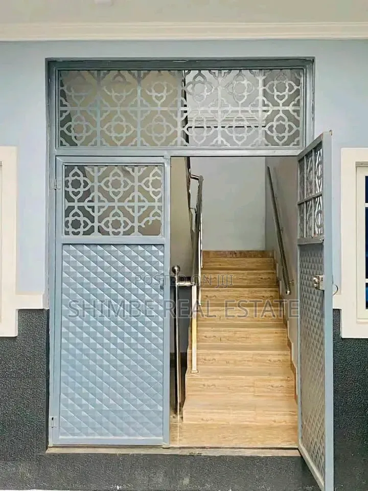 12bdrm Block of Flats in Uye Estate, Uyo for rent