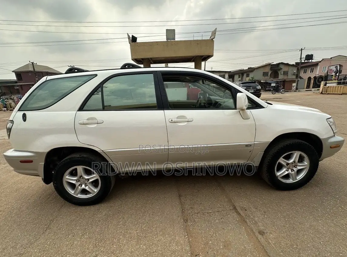 Lexus RX 2001 White