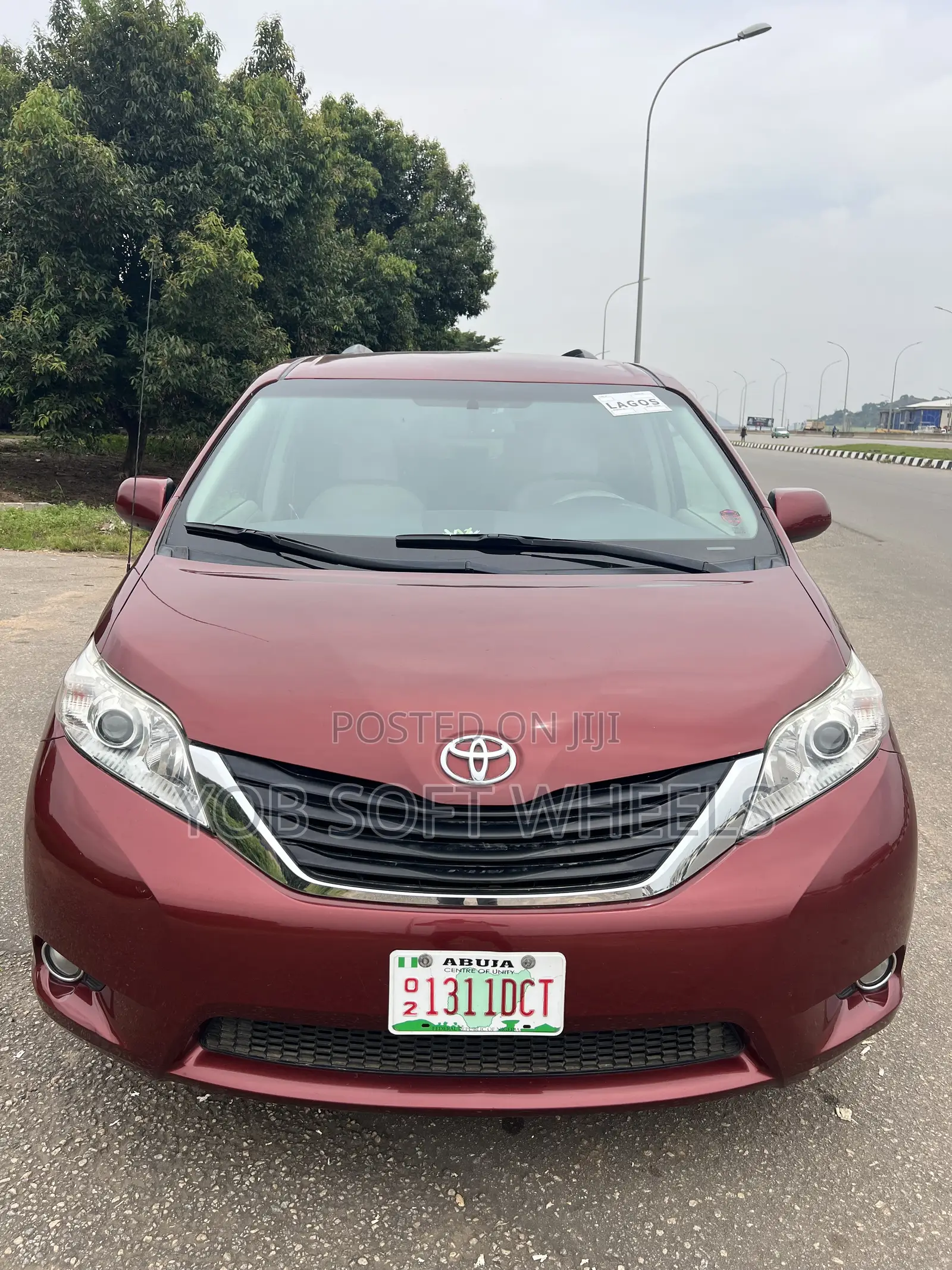 Toyota Sienna LE AWD 7-Passenger 2013 Red