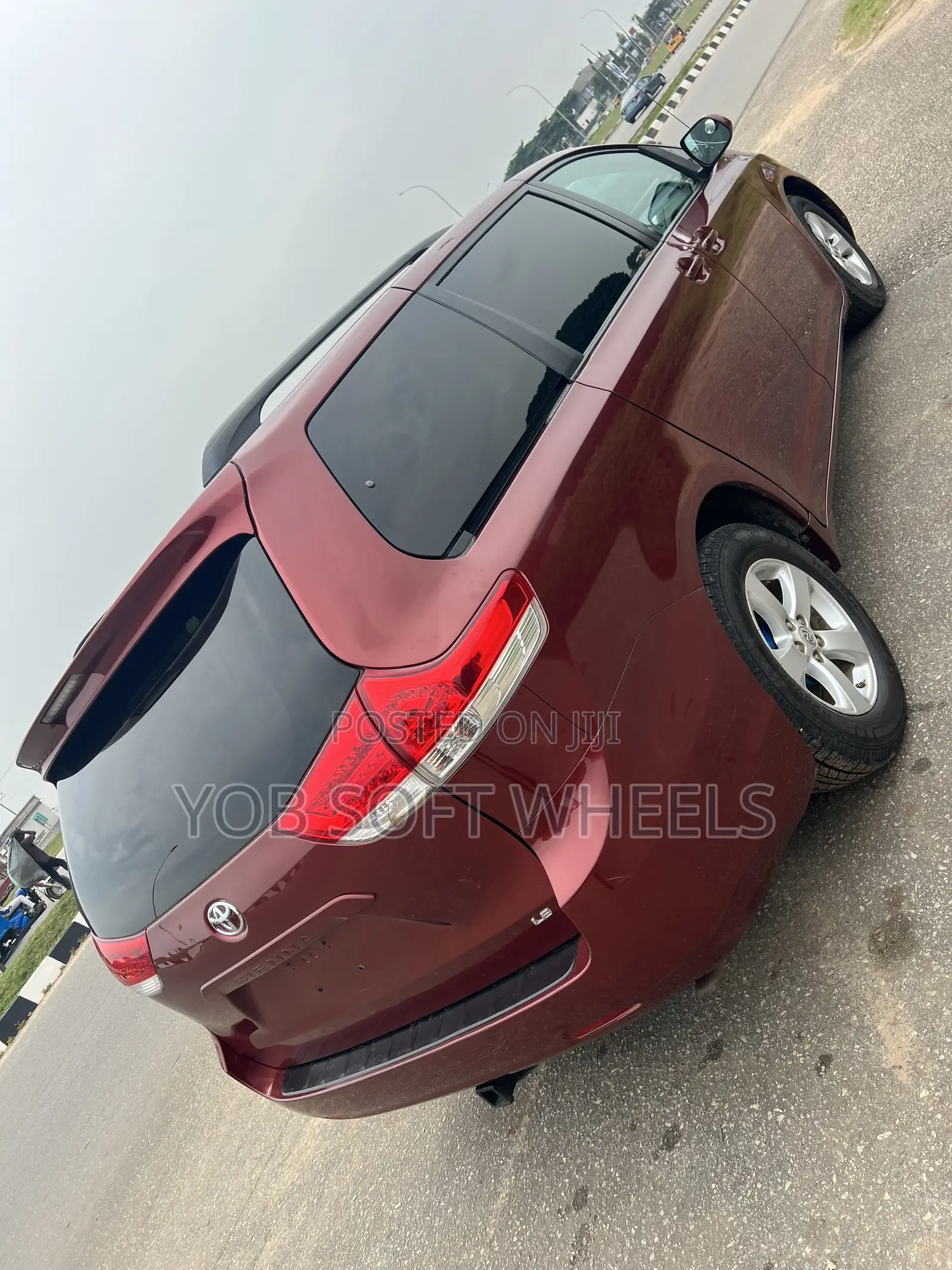 Toyota Sienna LE AWD 7-Passenger 2013 Red