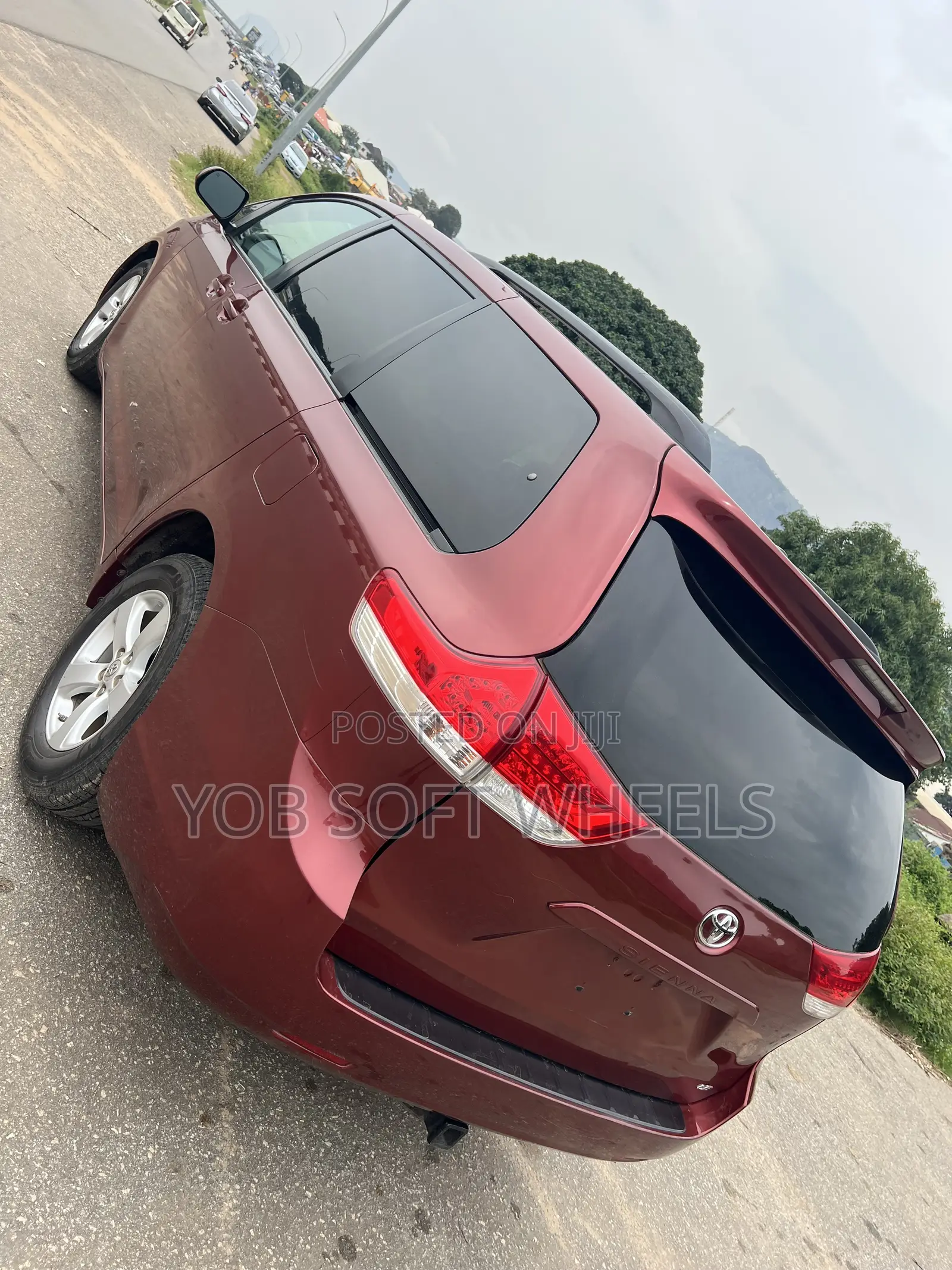 Toyota Sienna LE AWD 7-Passenger 2013 Red