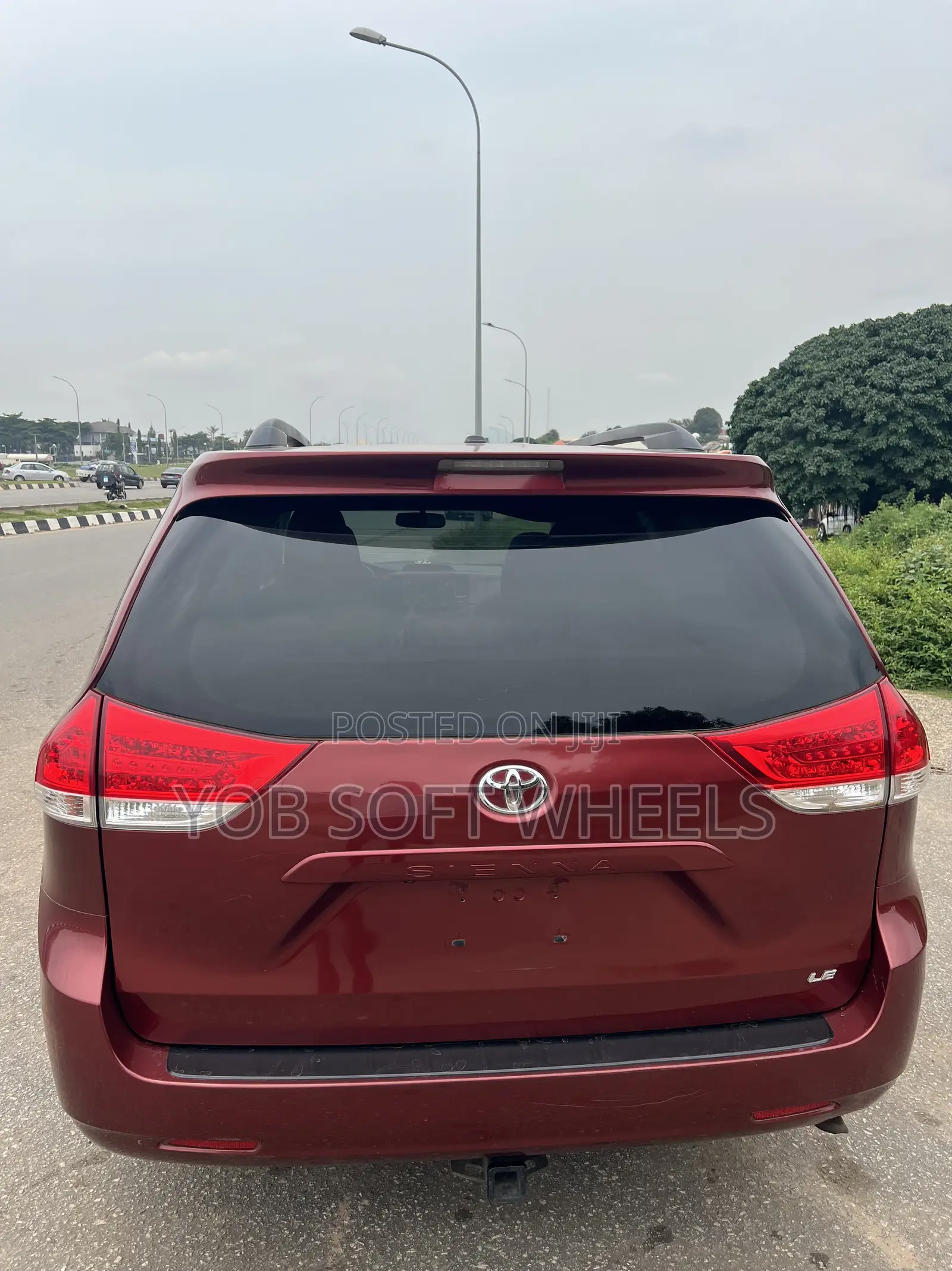 Toyota Sienna LE AWD 7-Passenger 2013 Red