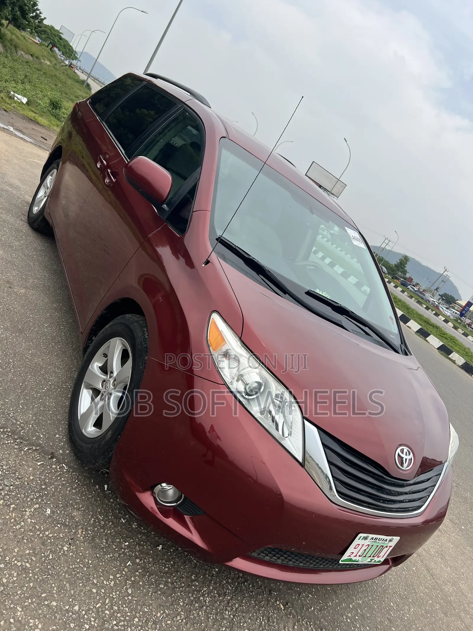 Toyota Sienna LE AWD 7-Passenger 2013 Red