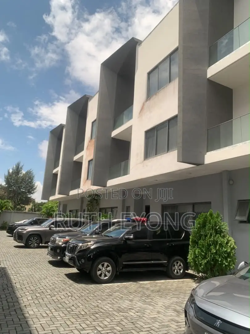 4bdrm House in Banana Island for rent