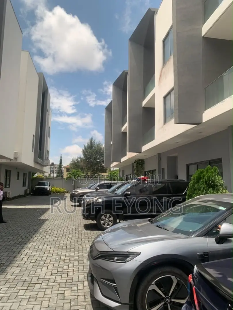 4bdrm House in Banana Island for rent