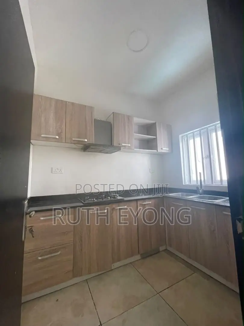 2bdrm Apartment in Lekki Phase 1 for rent