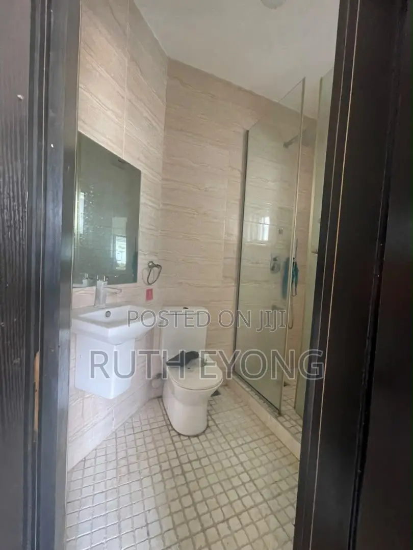 2bdrm Apartment in Lekki Phase 1 for rent