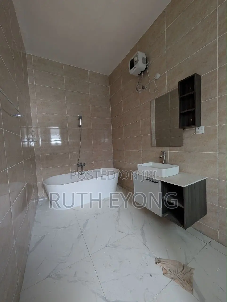 4bdrm House in VGC / Ajah for rent
