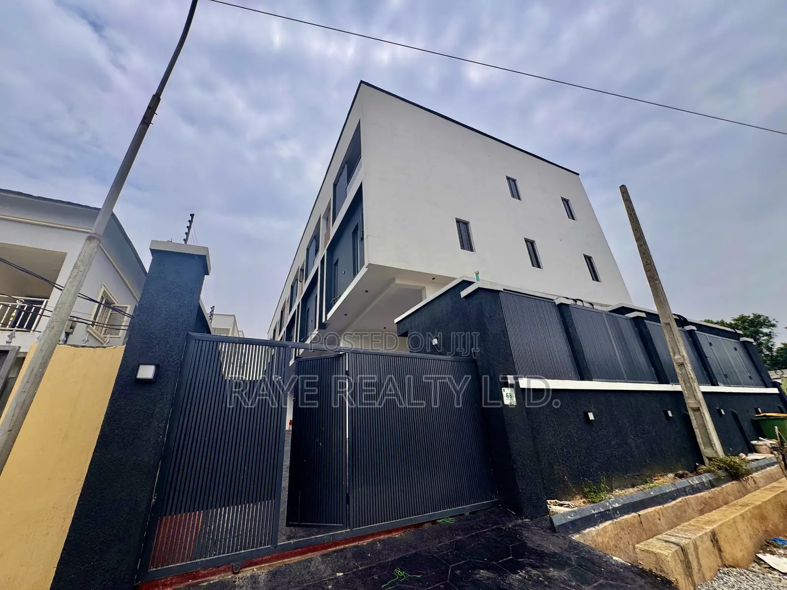 4bdrm Duplex in Onigbongbo for sale