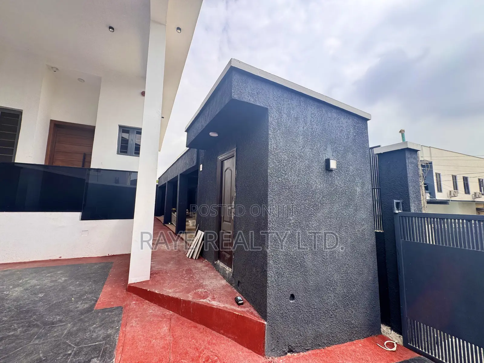 4bdrm Duplex in Onigbongbo for sale