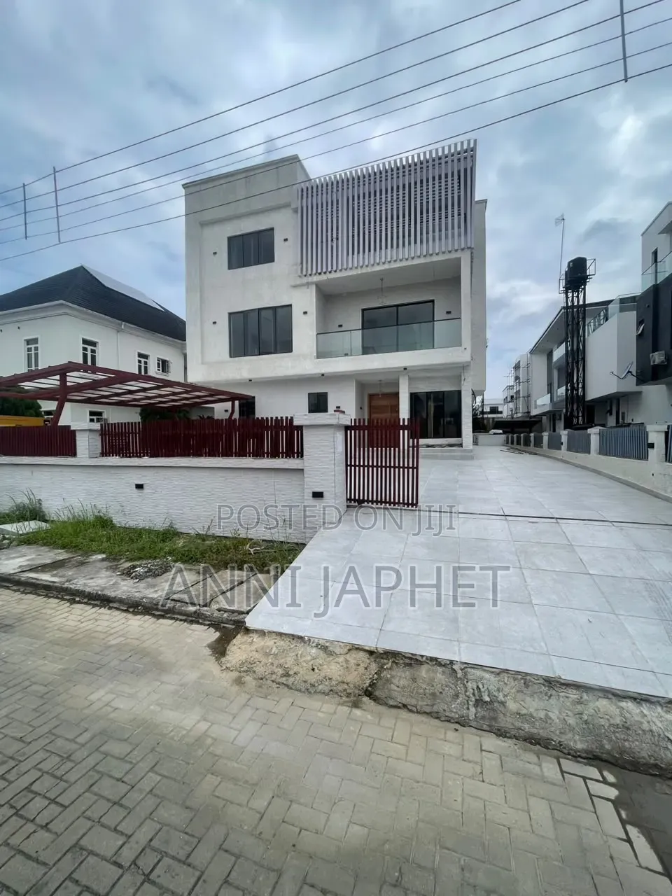 5bdrm Townhouse/Terrace in Osapa London for sale