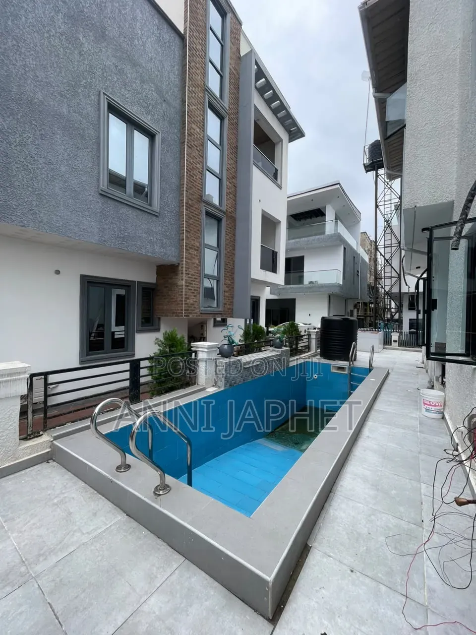 5bdrm Townhouse/Terrace in Osapa London for sale