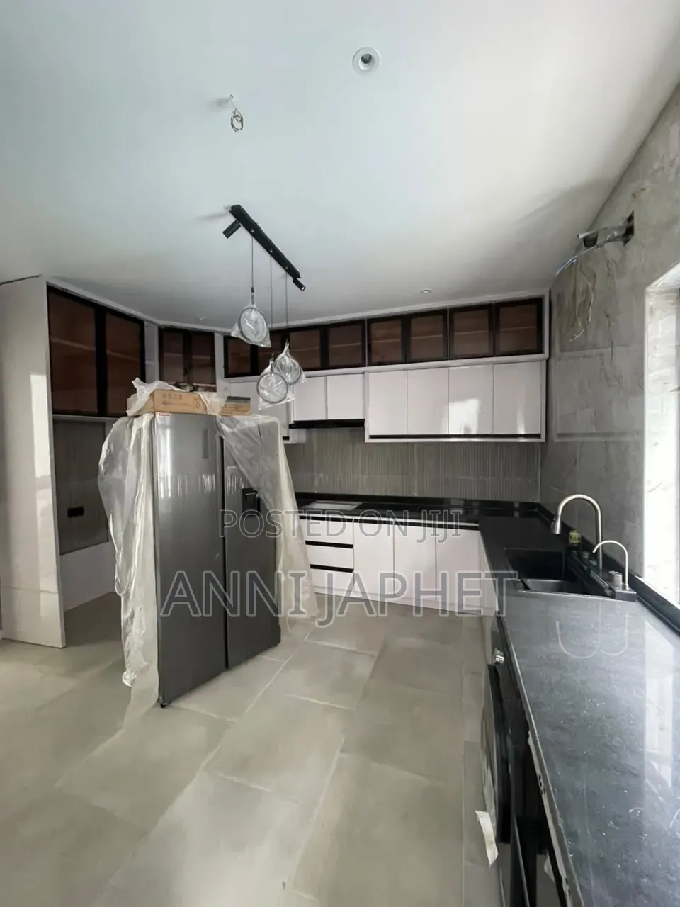5bdrm Townhouse/Terrace in Osapa London for sale