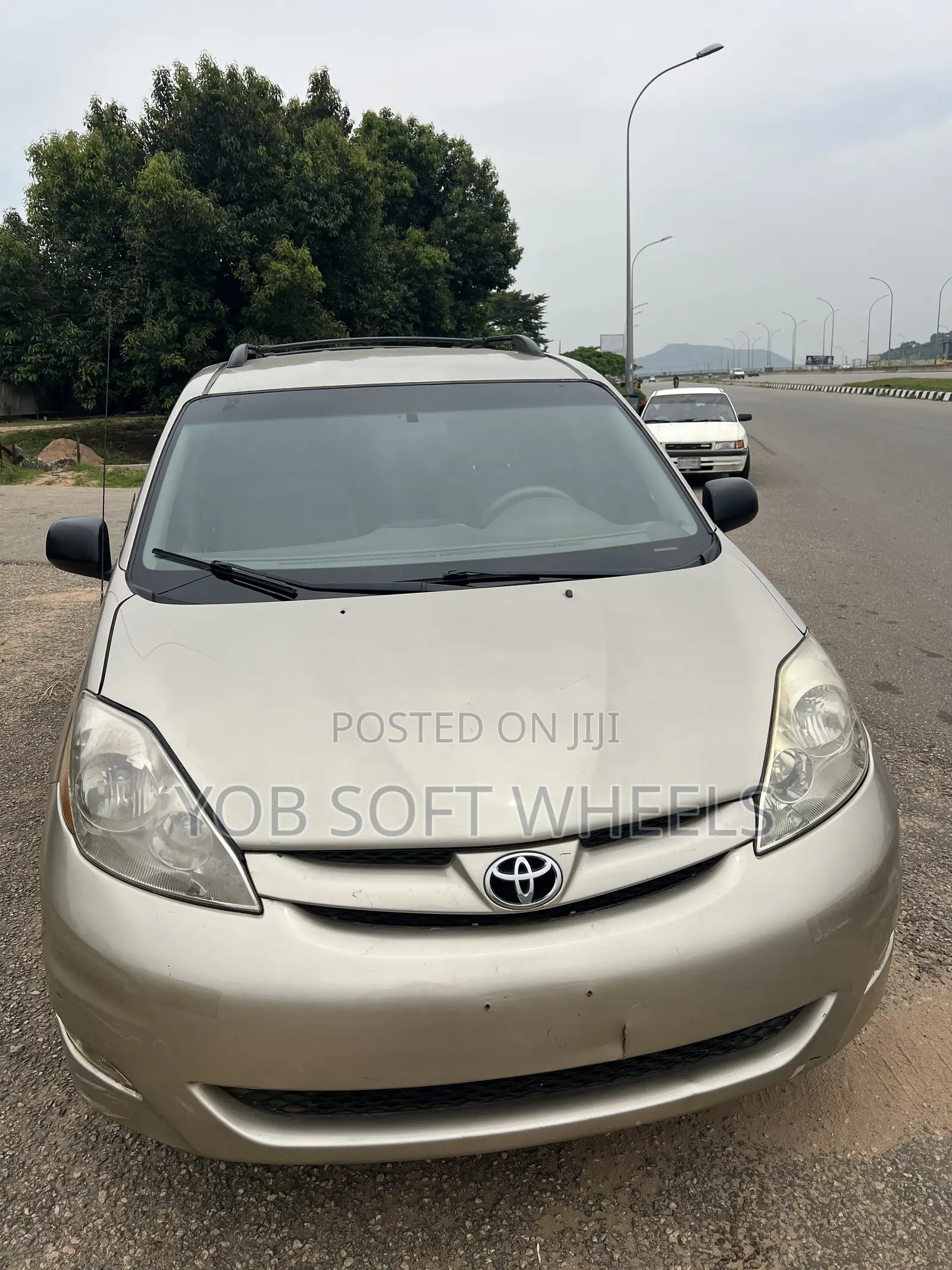 Toyota Sienna LE 2008 Gold