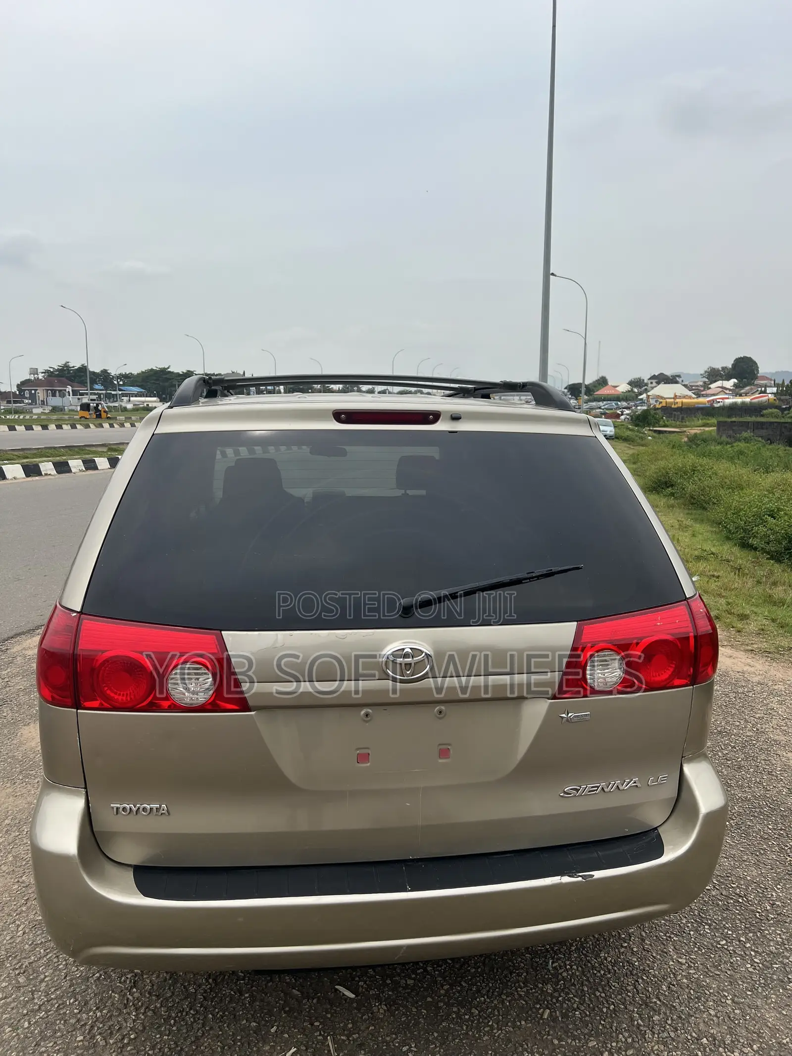 Toyota Sienna LE 2008 Gold