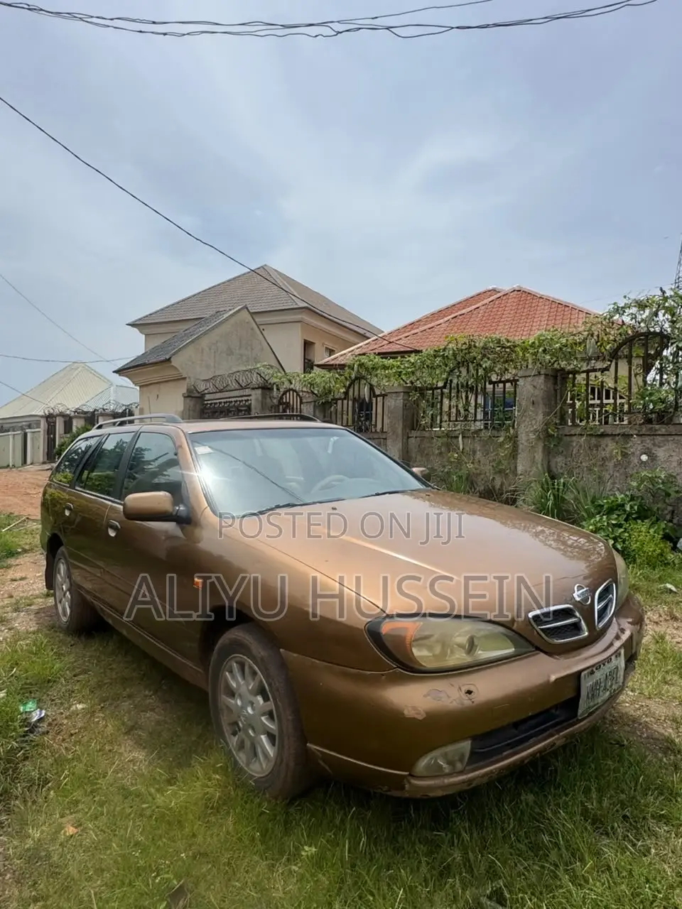 Nissan Almera Tino 2002 Gold