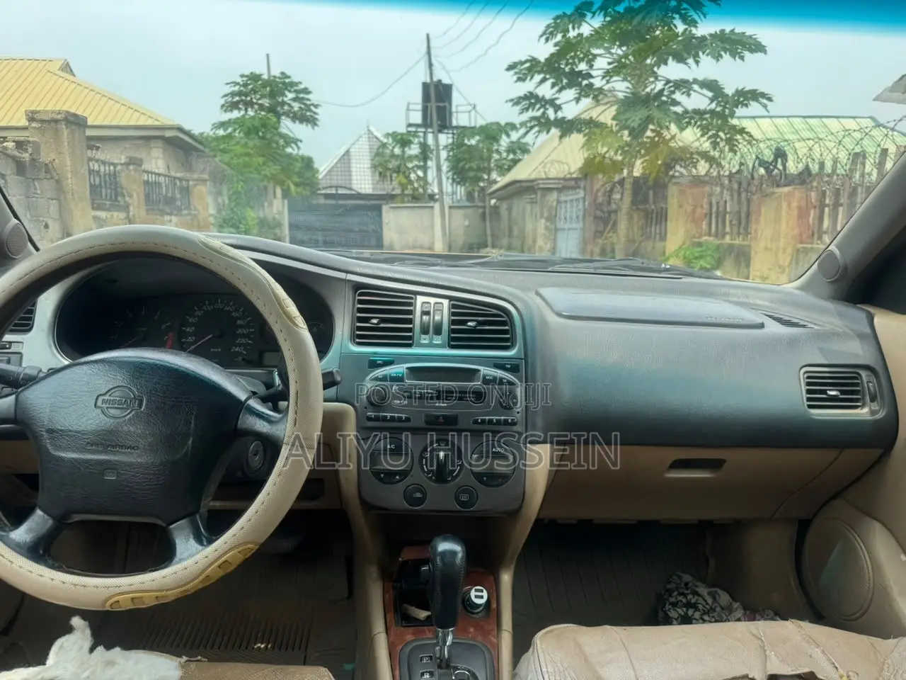 Nissan Almera Tino 2002 Gold