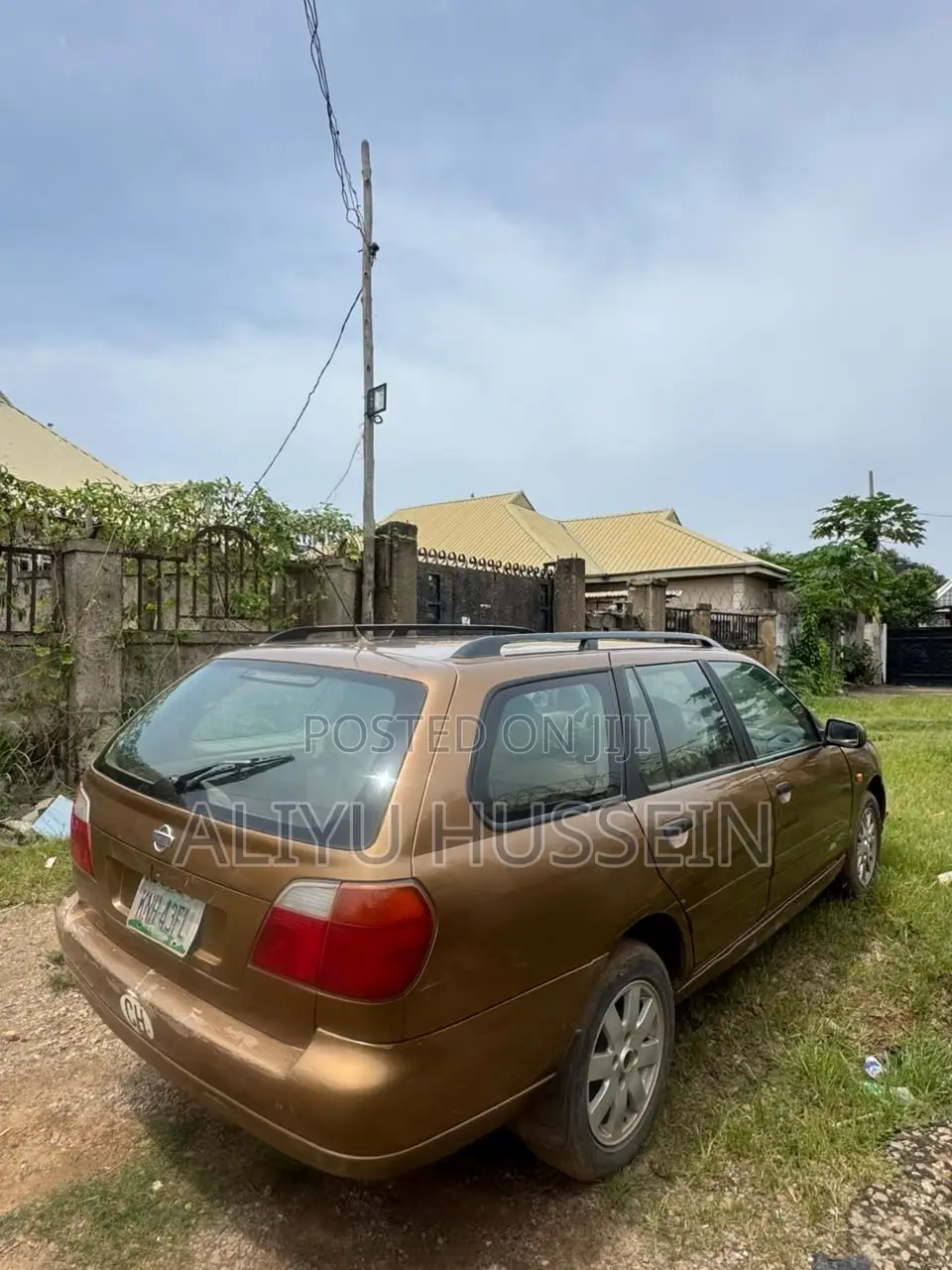 Nissan Almera Tino 2002 Gold