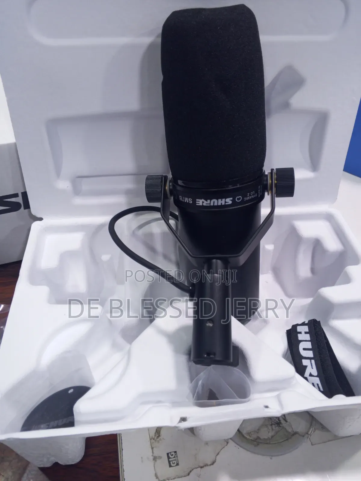Shure SM7B Professional Broadcast Dynamic Microphone