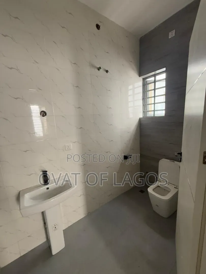 5bdrm Duplex in Lekki Phase 1 for sale