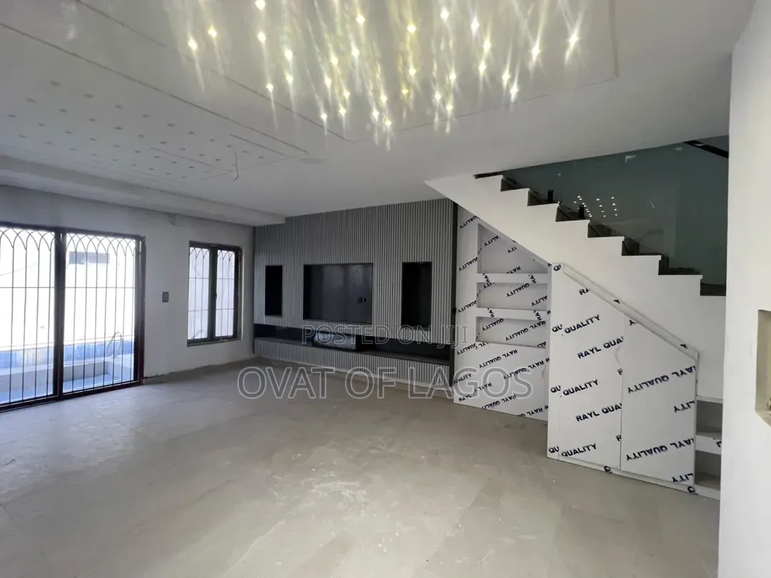 4bdrm Duplex in Lekki Expressway for sale