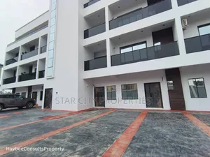 4bdrm Townhouse/Terrace in Unsho Street Off for sale