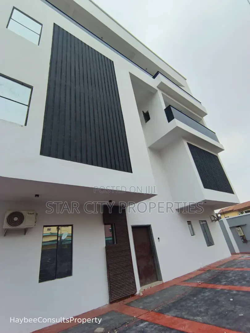 4bdrm Townhouse/Terrace in Unsho Street Off for sale