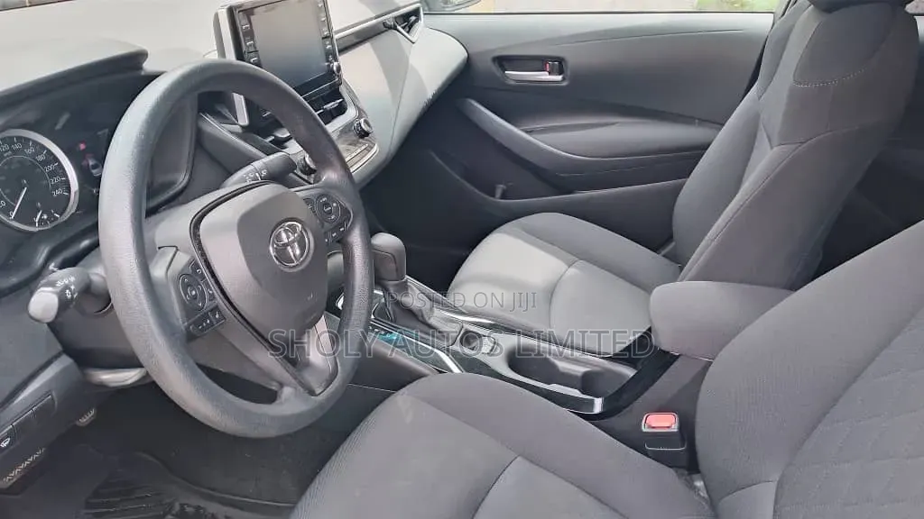 Toyota Corolla LE 2021 Silver