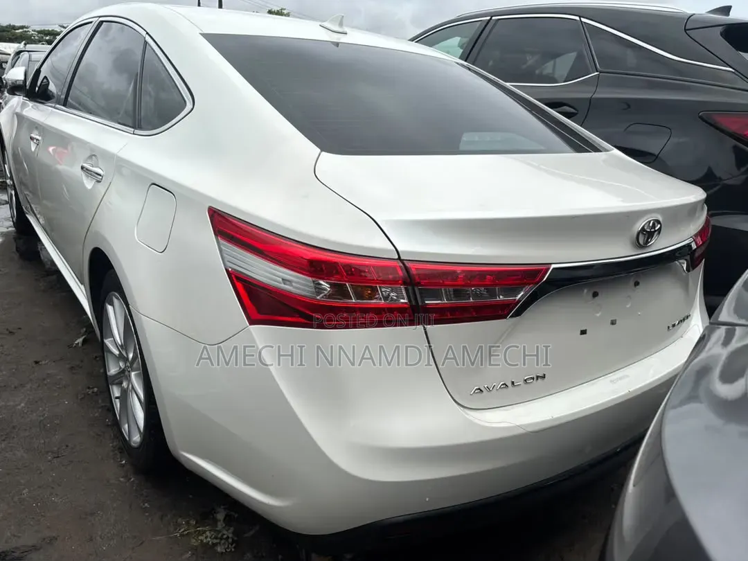 Toyota Avalon Limited 4dr Sedan (3.5L 6cyl 6A) 2014 White