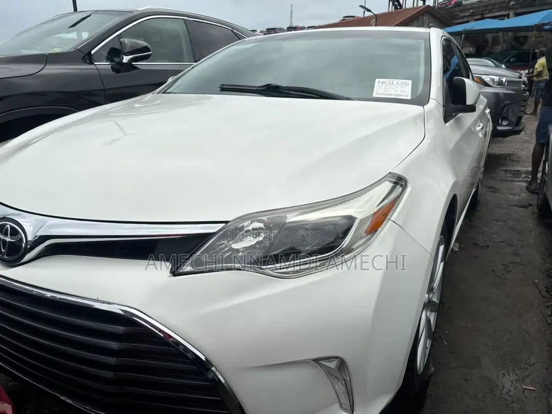 Toyota Avalon Limited 4dr Sedan (3.5L 6cyl 6A) 2014 White