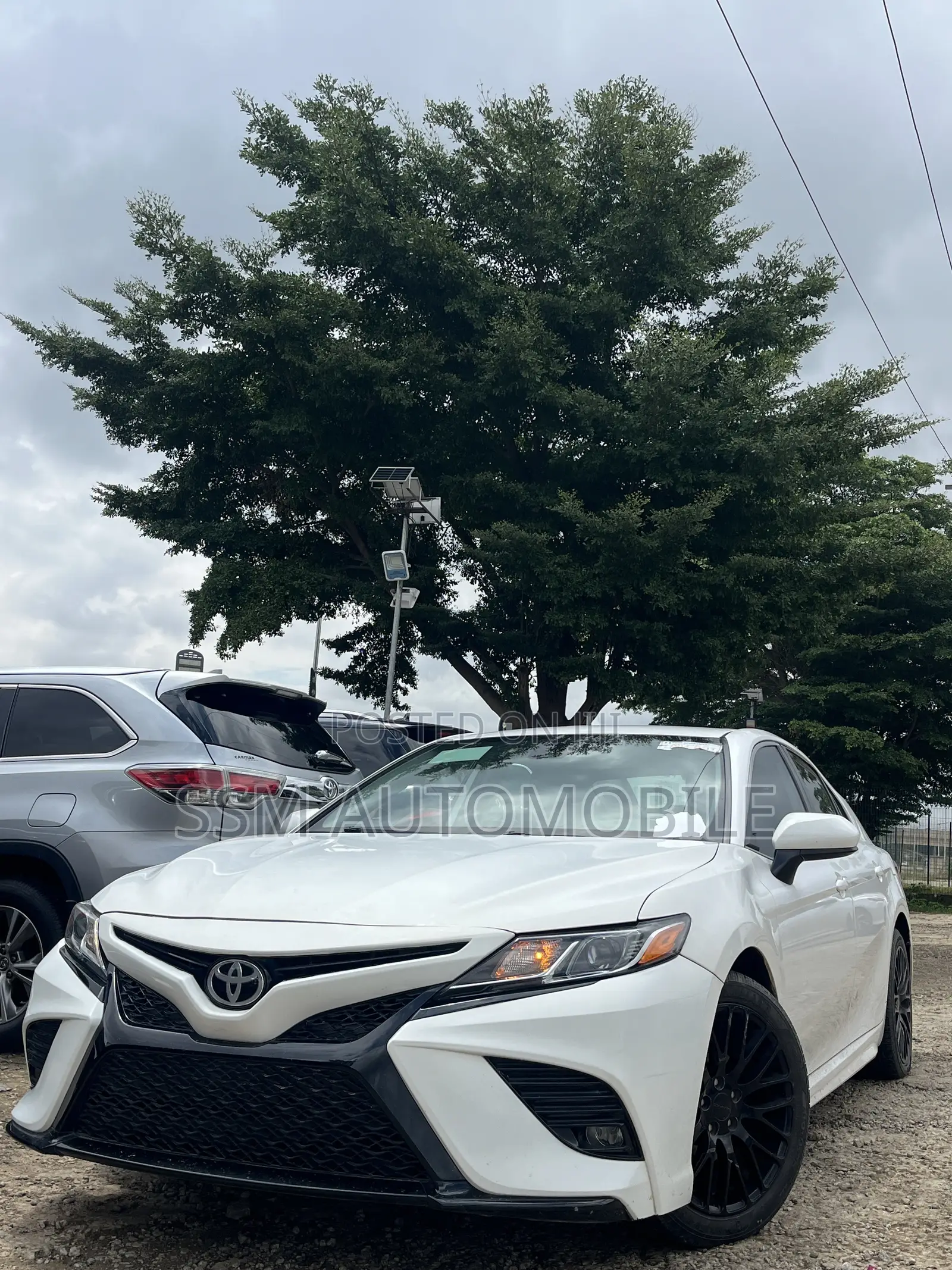 Toyota Camry SE FWD 2020 White