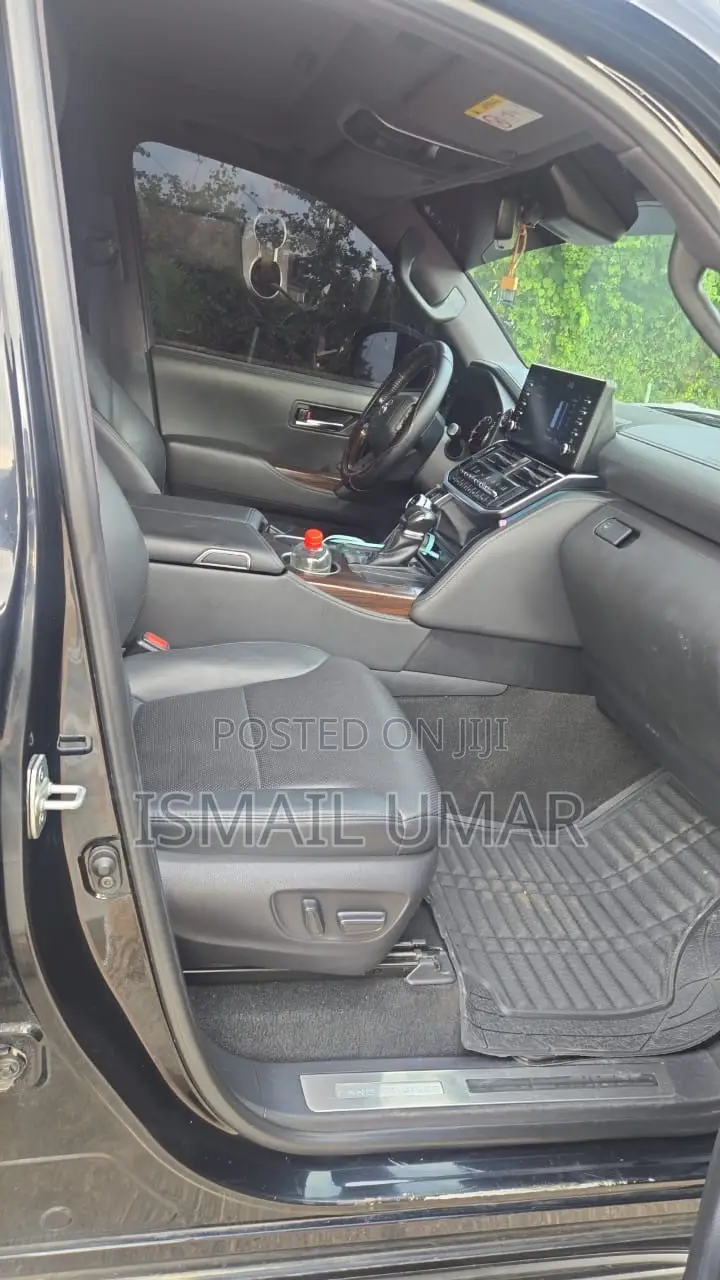 Toyota Land Cruiser 3.5 V6 2022 Black