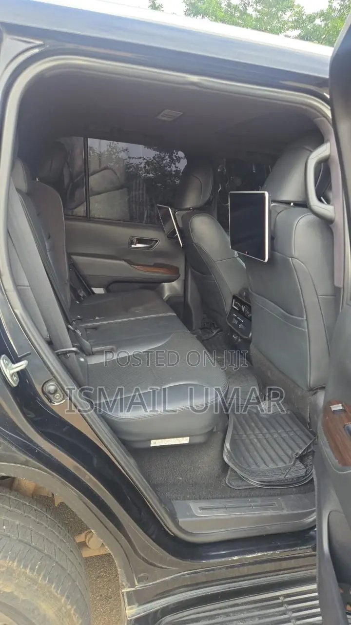 Toyota Land Cruiser 3.5 V6 2022 Black