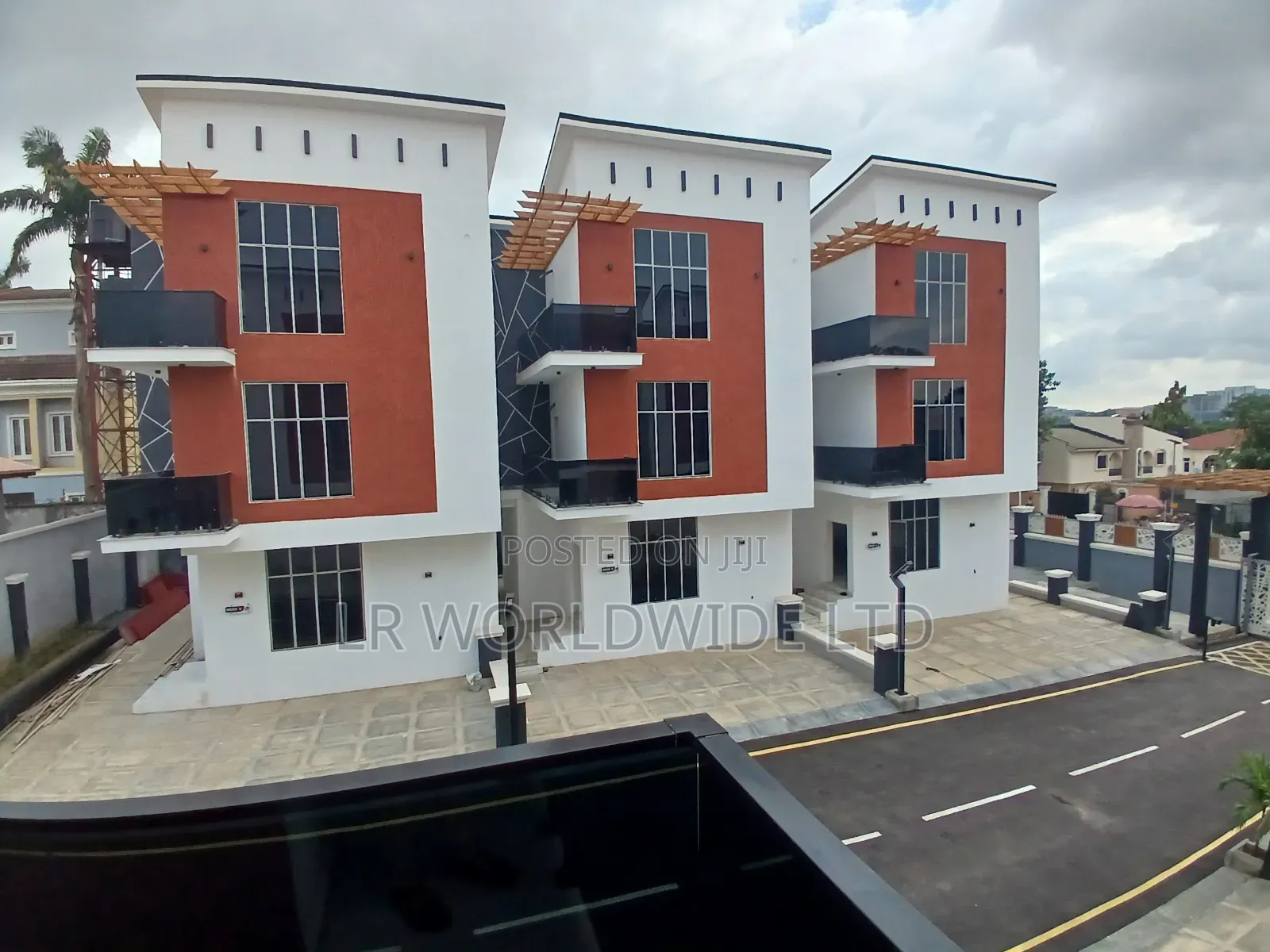 4bdrm Duplex in Utako for sale