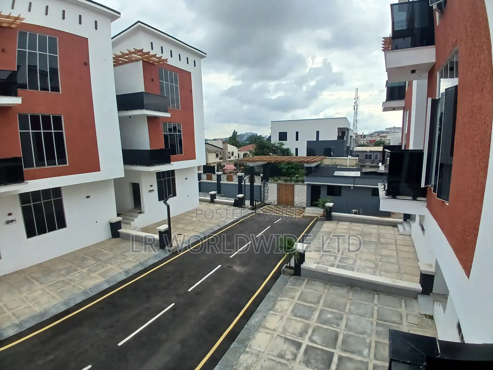4bdrm Duplex in Utako for sale