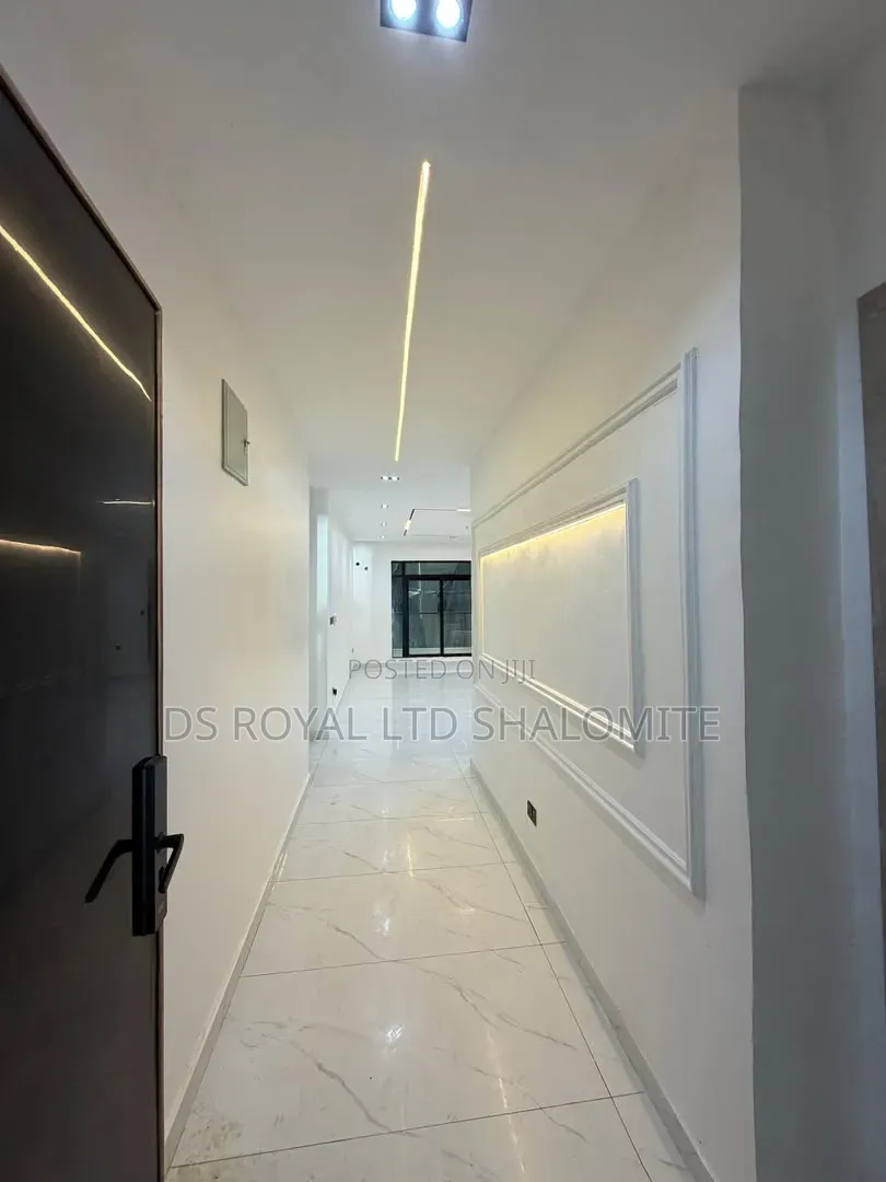 3bdrm Block of Flats in Lekki Phase 1 for sale