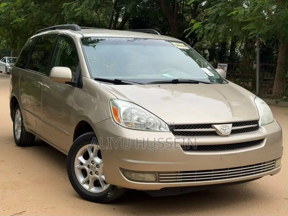 Toyota Sienna 2005 Gold