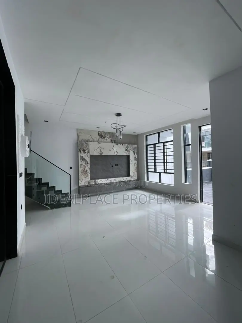 4bdrm Duplex in Ikota for sale