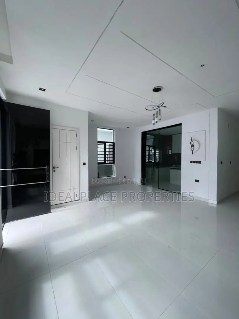 4bdrm Duplex in Ikota for sale