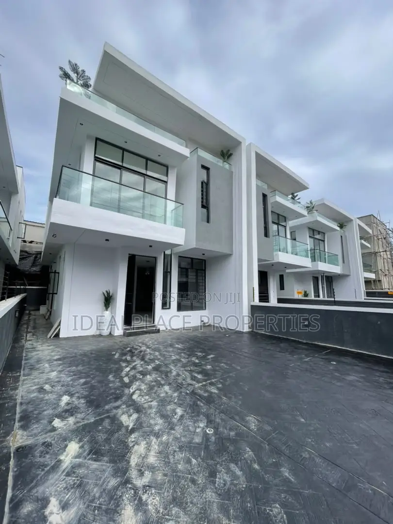 4bdrm Duplex in Ikota for sale