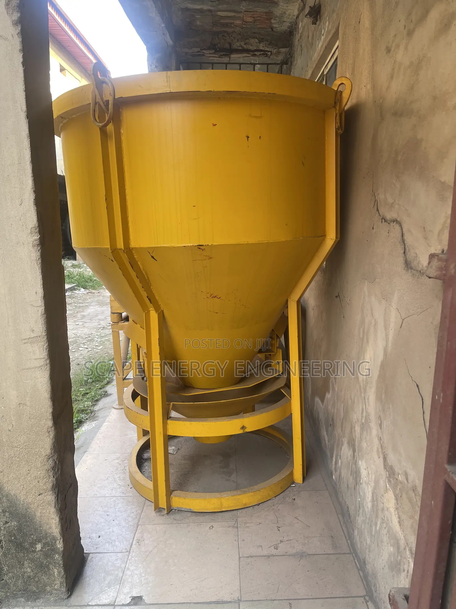Concrete Bucket 1000 Litres