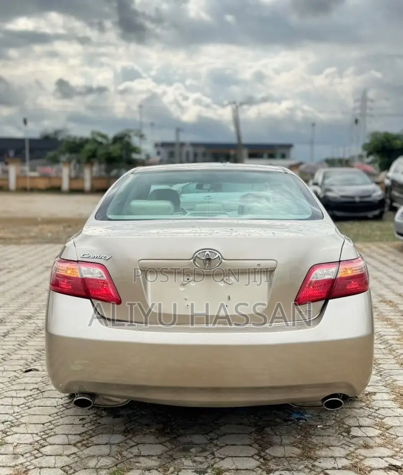 Toyota Camry 2009 Gold