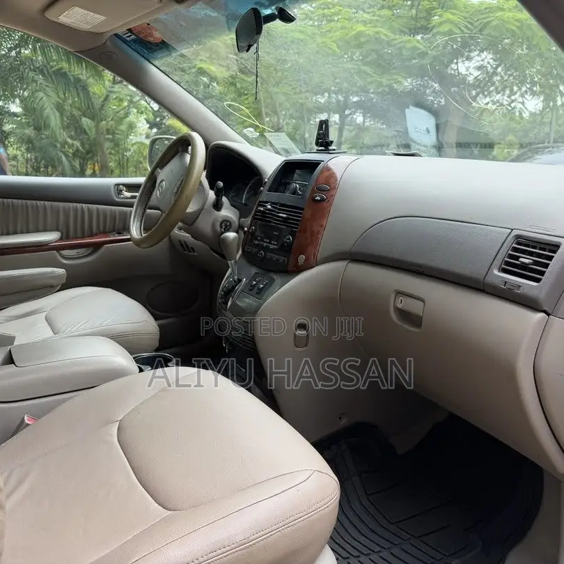 Toyota Sienna 2005 Gold