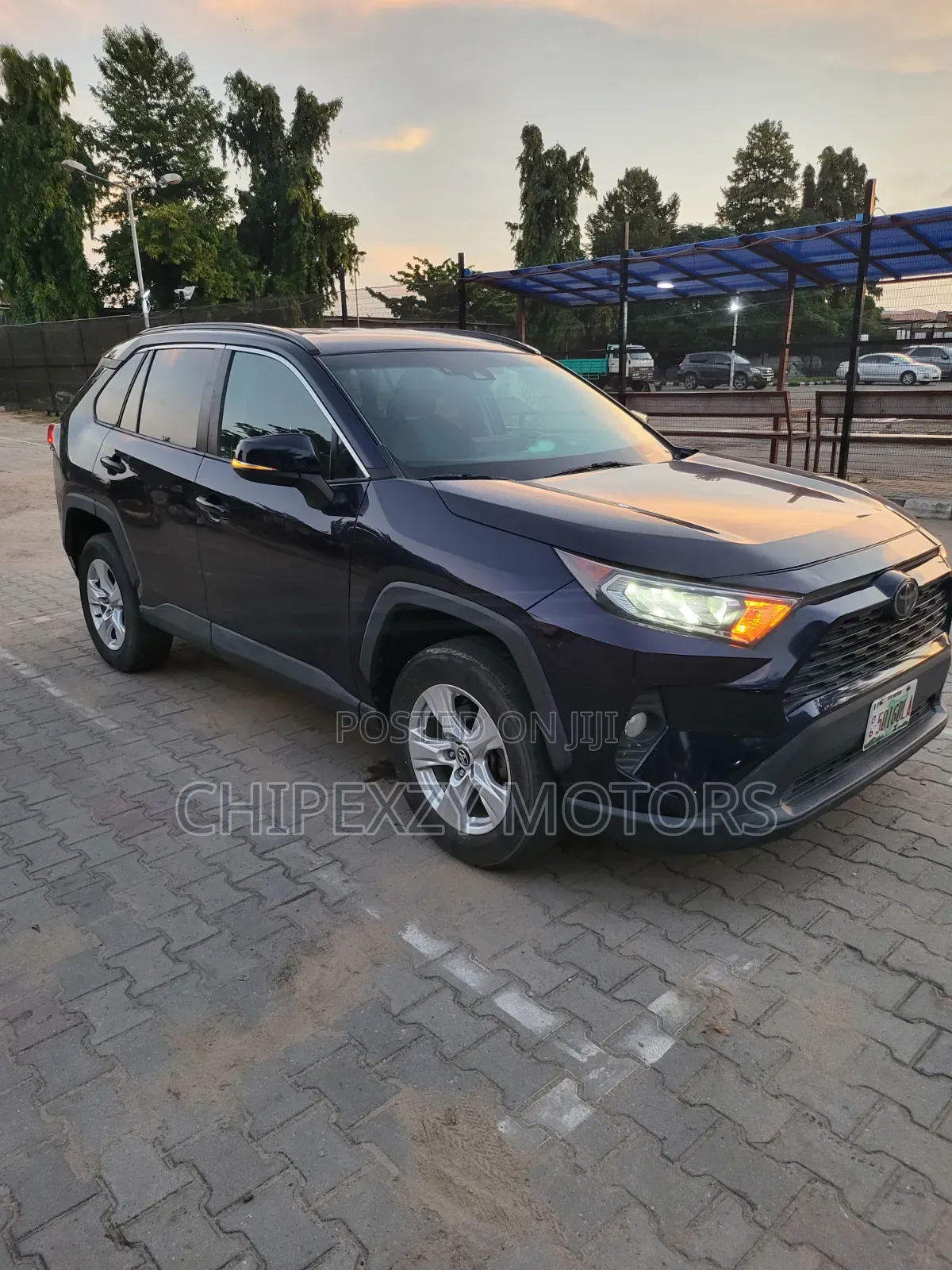 Toyota RAV4 XLE AWD 2020 Blue