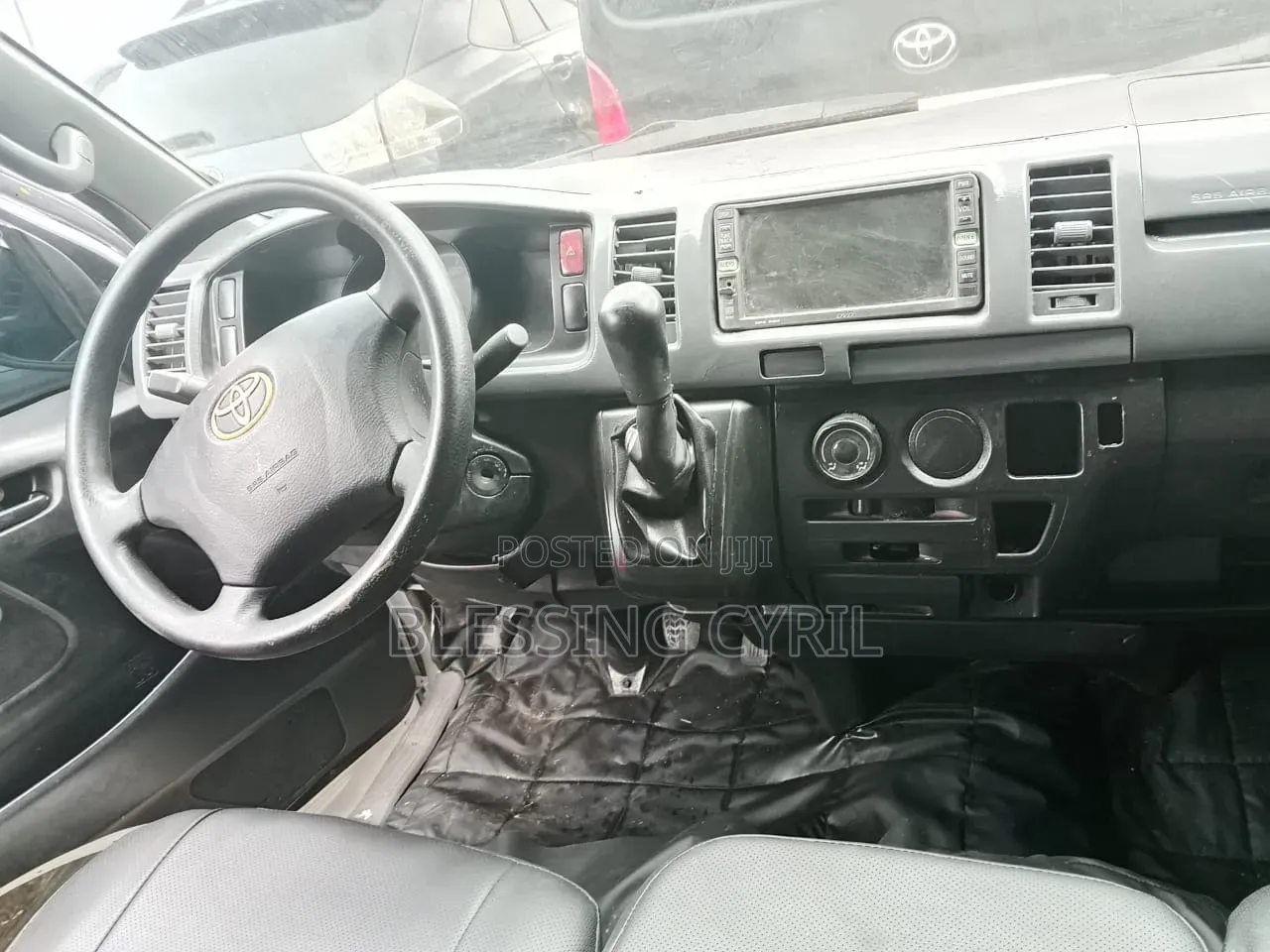 Toyota HiAce 2012 White