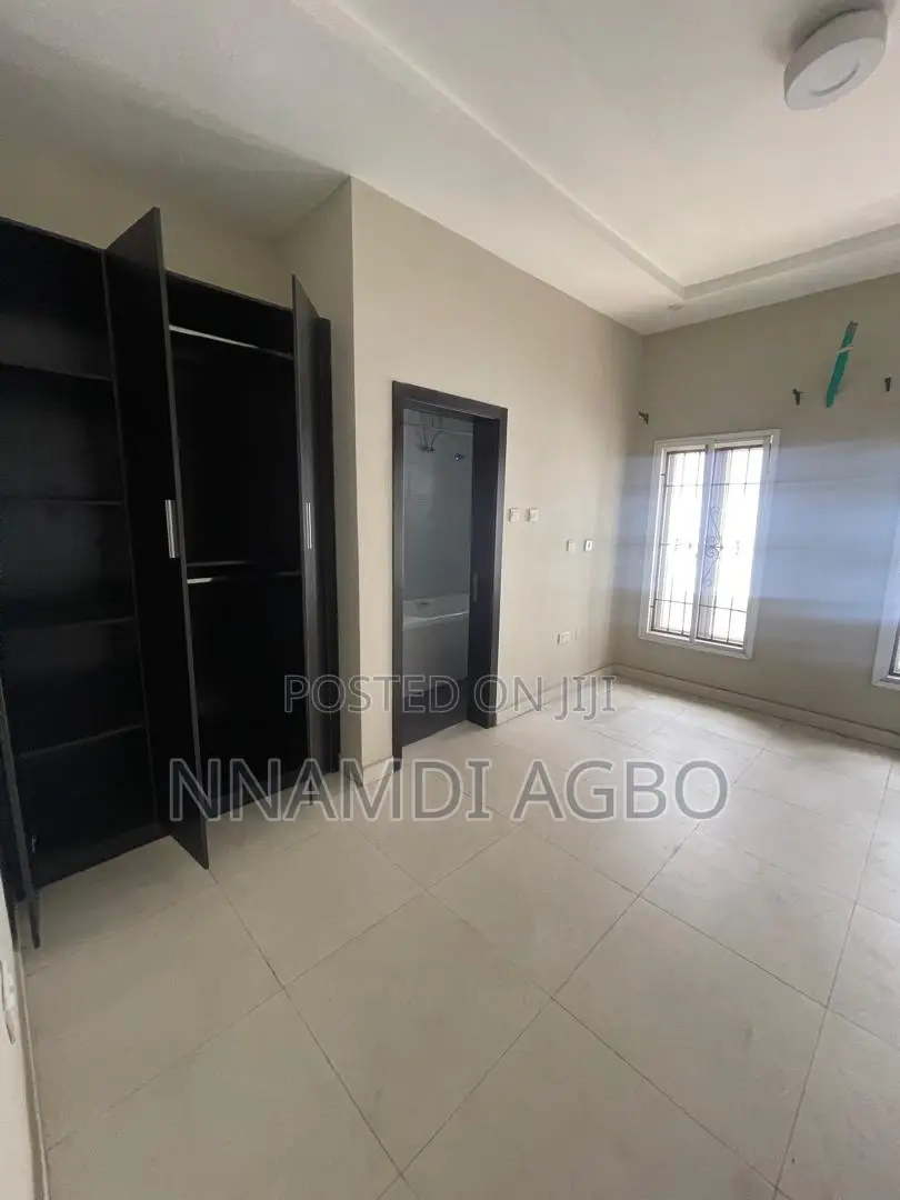 3bdrm Duplex in Chevron for rent